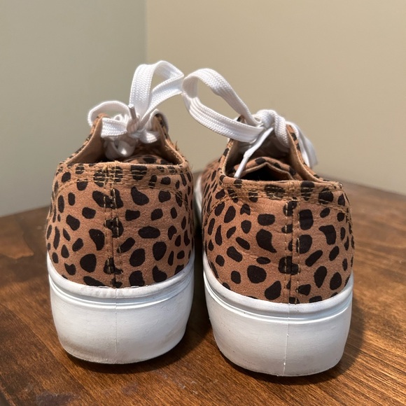 Bamboo Cheetah Print Platform Sneaker - Picture 3 of 4